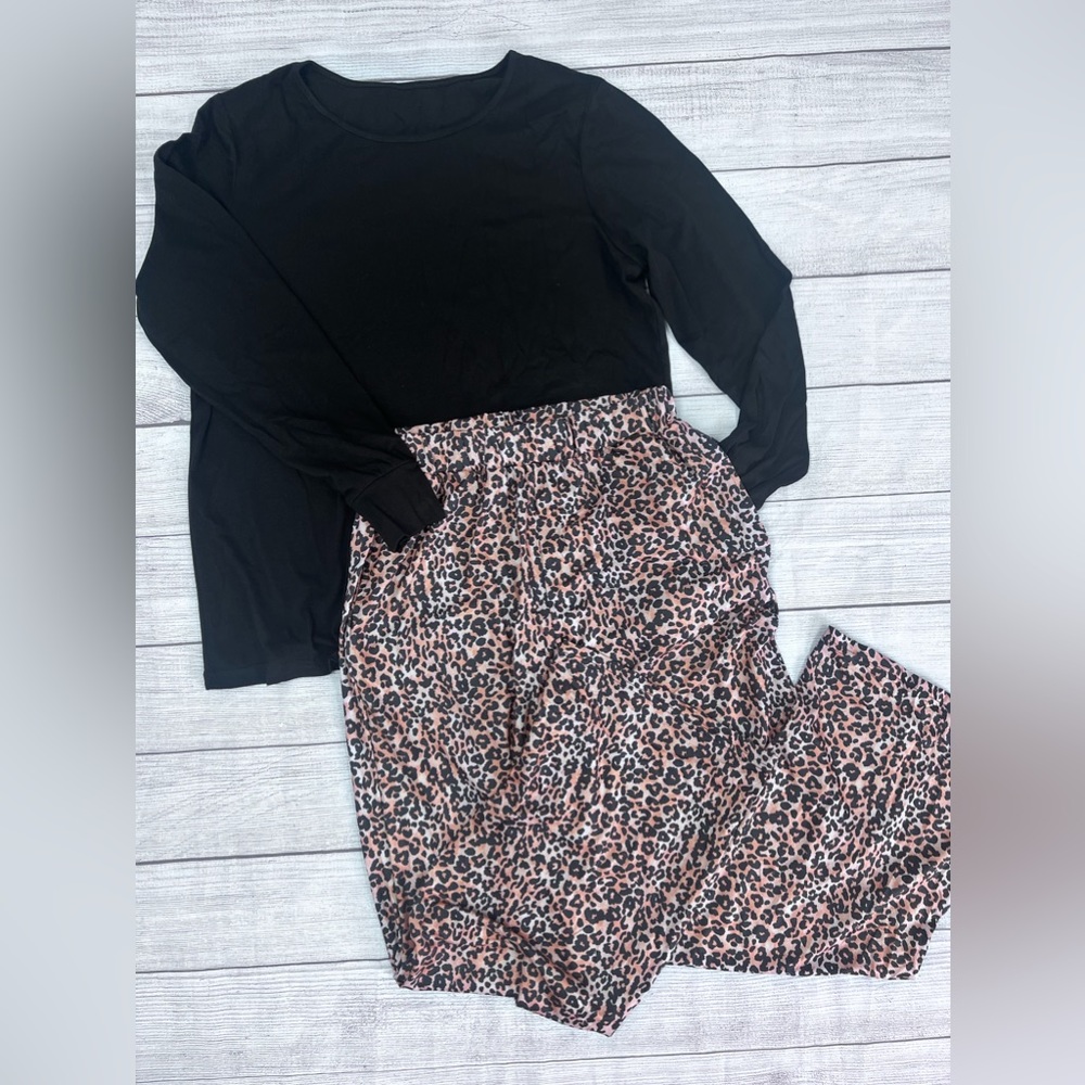 Boutique Brand Long Sleeve Tee Leopard Print PJ Pants Side Pockets Set 💗